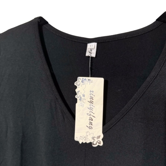 NEW WITH TAGS Xinyiyifang Black V-Neck Solid Long Sleeve Shirt Flow Top Sz XL - Picture 3 of 4